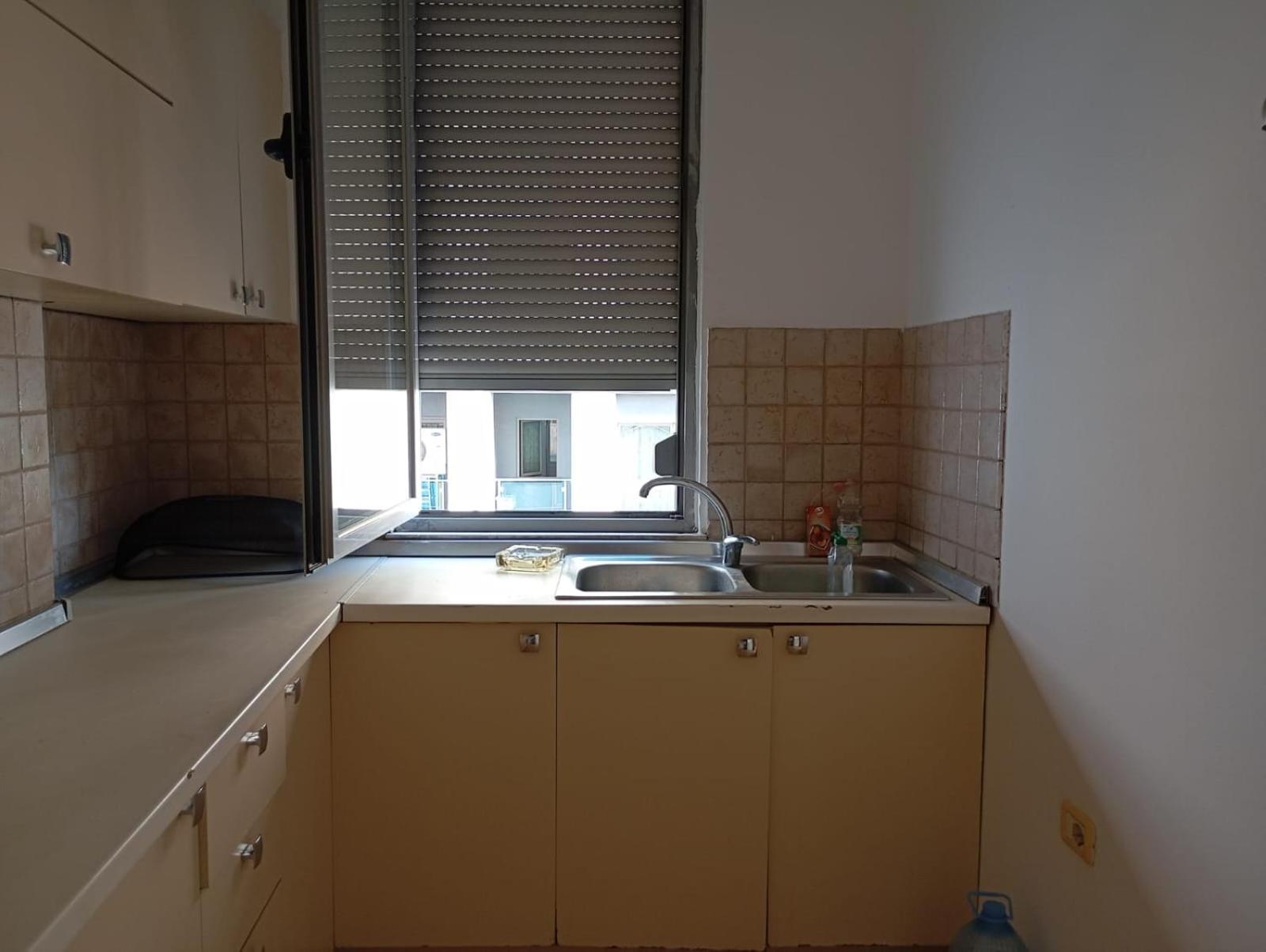 Royal 3 Hostel Tiran Dış mekan fotoğraf