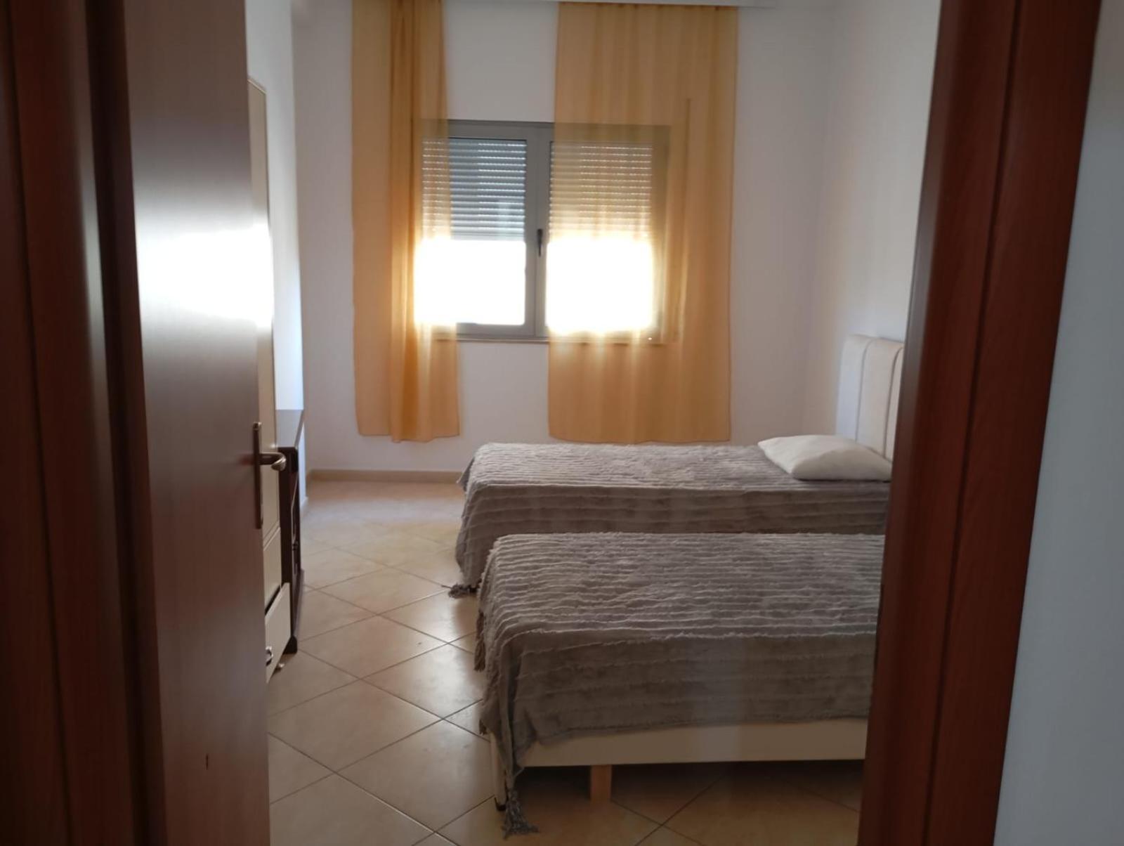 Royal 3 Hostel Tiran Dış mekan fotoğraf