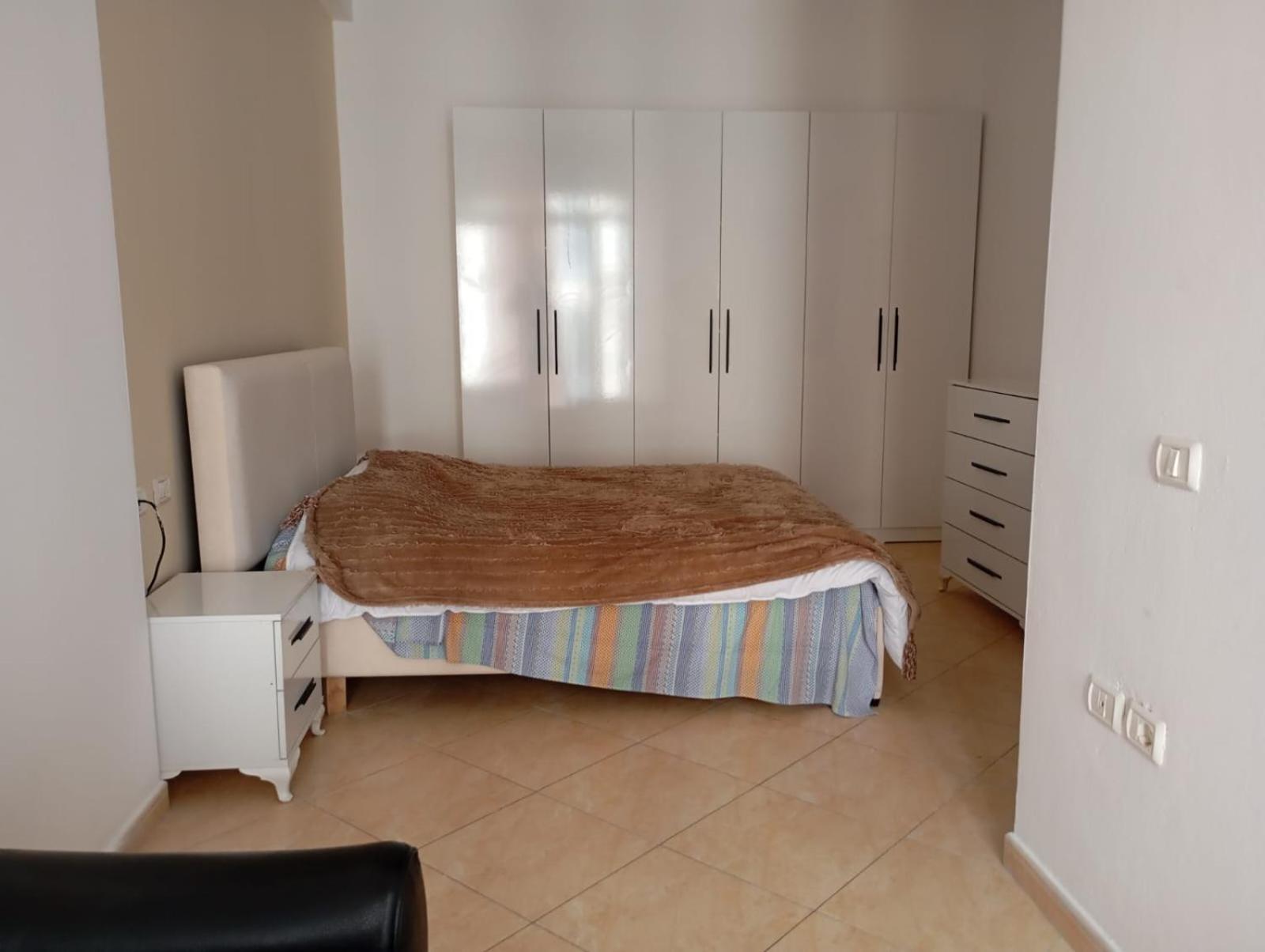 Royal 3 Hostel Tiran Dış mekan fotoğraf