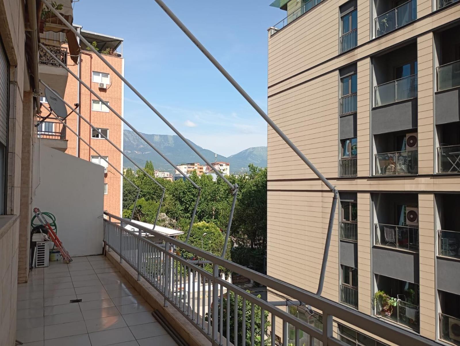 Royal 3 Hostel Tiran Dış mekan fotoğraf