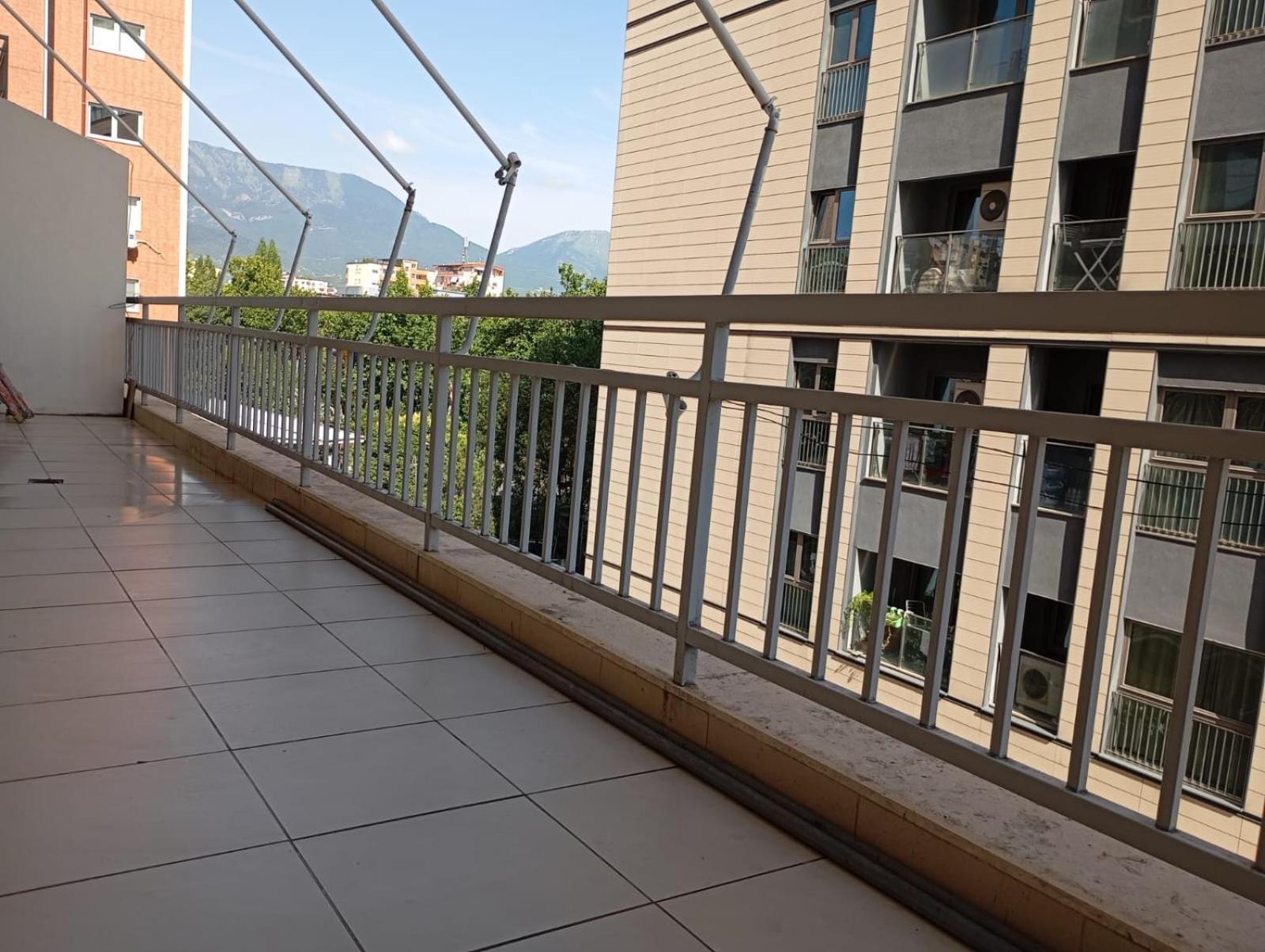 Royal 3 Hostel Tiran Dış mekan fotoğraf