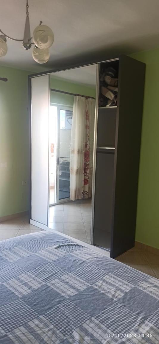 Royal 3 Hostel Tiran Dış mekan fotoğraf