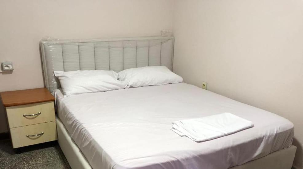 Royal 3 Hostel Tiran Dış mekan fotoğraf