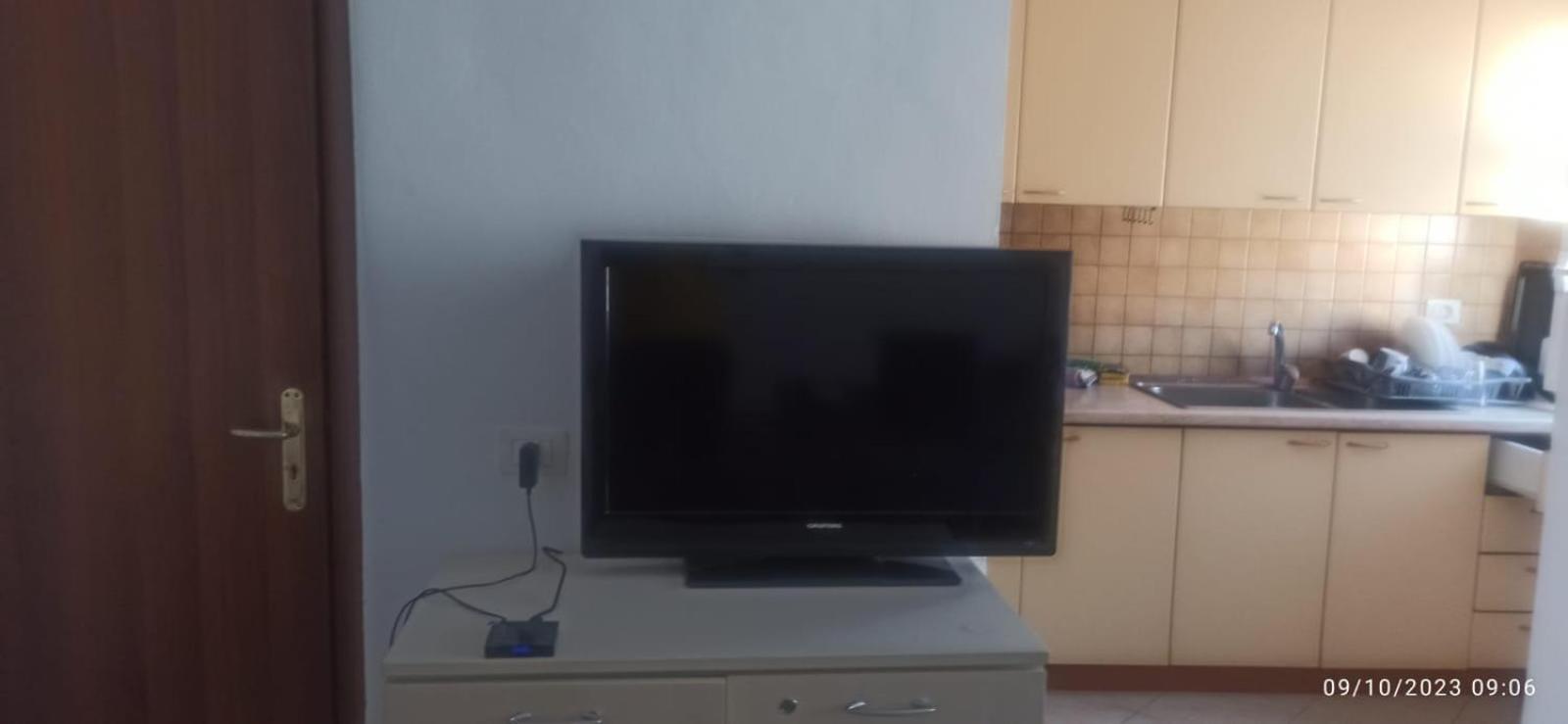 Royal 3 Hostel Tiran Dış mekan fotoğraf